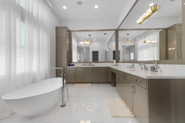 Building Photo - 17297 Ponte Chiasso Dr