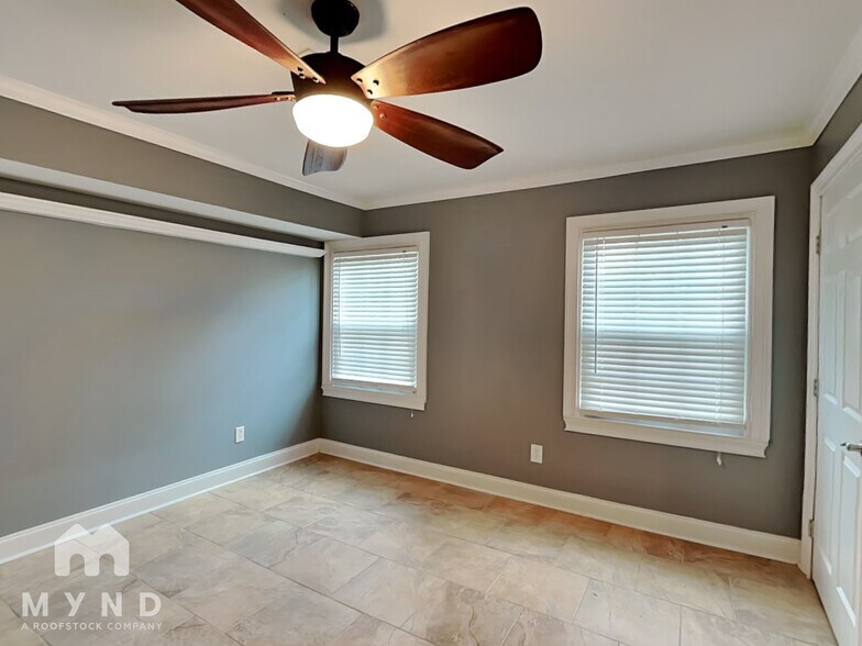 Building Photo - 1688 Knob Hill Ct NE