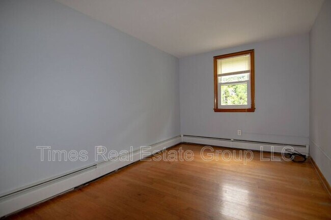 Building Photo - 708 Carmen Dr