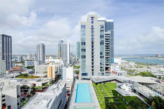Building Photo - 16400 Collins Ave