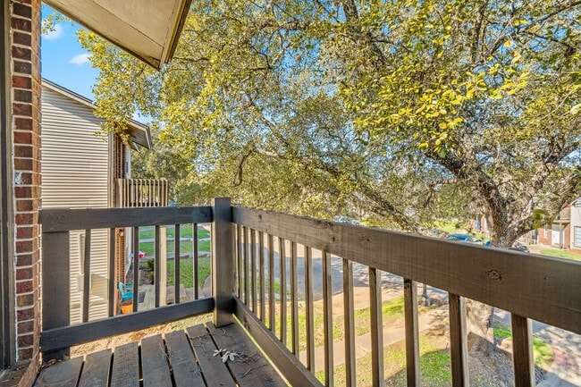 Building Photo - River Crossing ATX - Townhome - 2bd/2.5ba - W/D - Close to Downtown - $1395