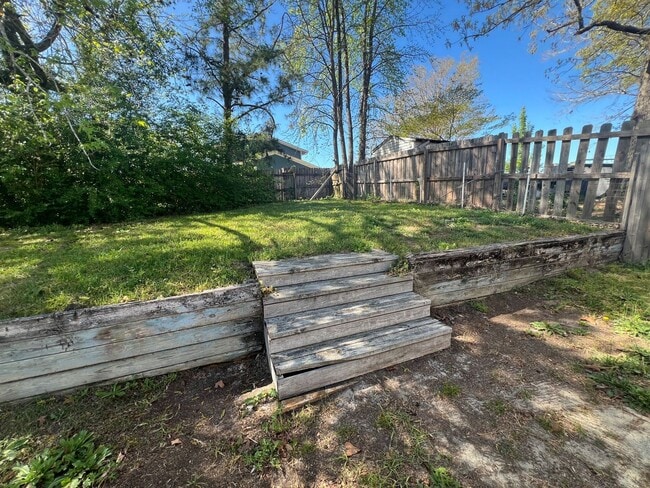 Building Photo - 109 Hickory Grove Dr