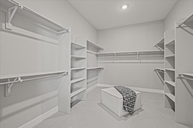 Building Photo - $7,495.00, Stunning 6 bed, 5 bath Ranch-St...
