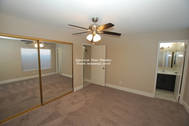 Building Photo - 5220 E Tamblo Dr