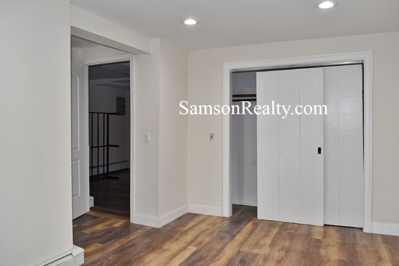 Building Photo - 349 Thayer St