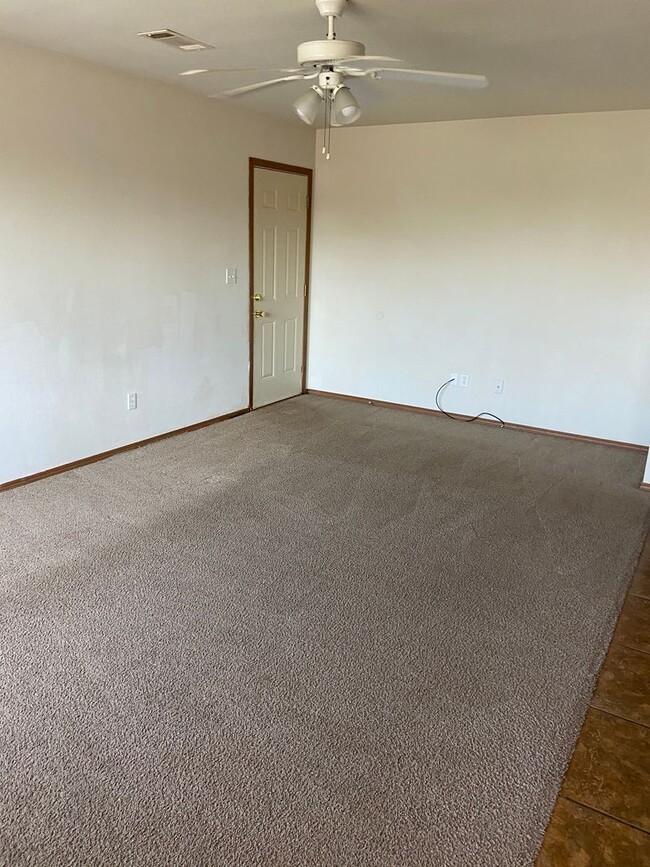 Building Photo - 305-307 E. Asher Ct.