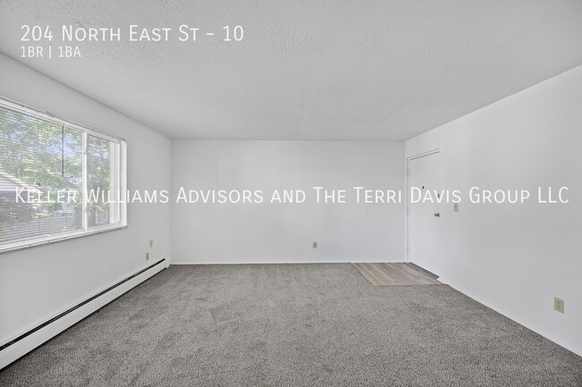 Building Photo - 204 N East St