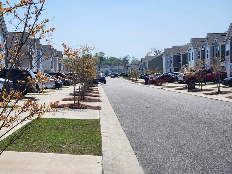 Clean and well kept neighborhood - 321 Bluebell Way