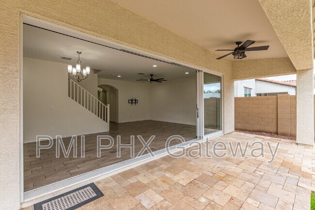 Building Photo - 735 E Constance Wy