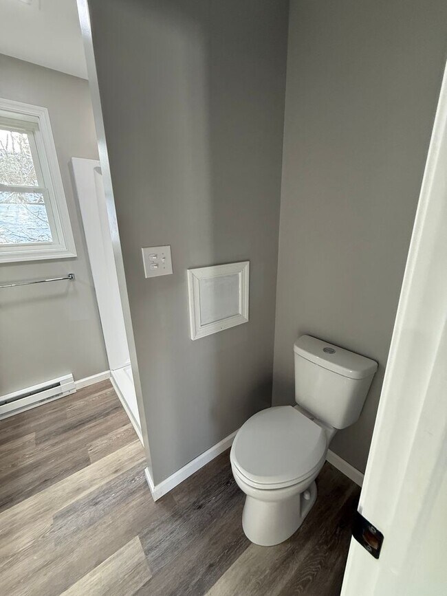 Building Photo - 1136 S Main St