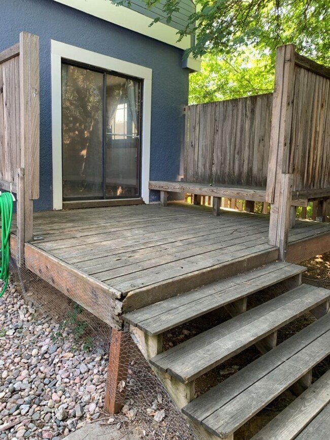 Building Photo - STUDENTS WELCOME! Adorable Single-Family Home in Historic Old Town