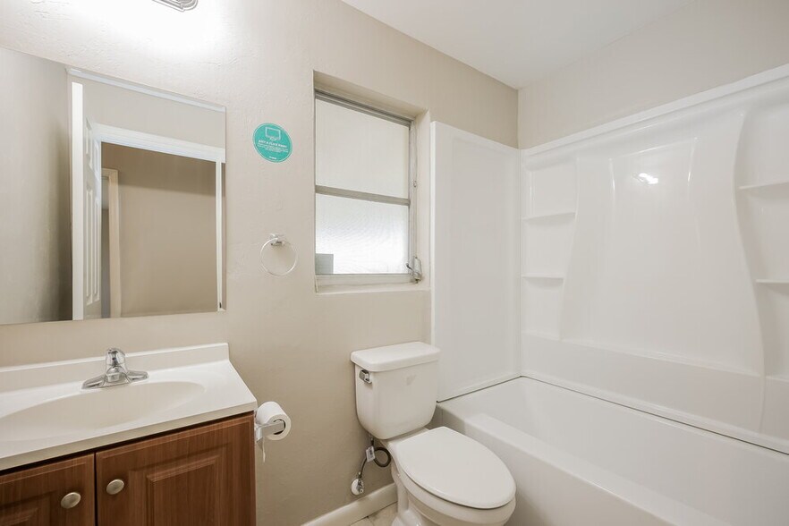 Building Photo - 502 Leeland Heights Blvd E