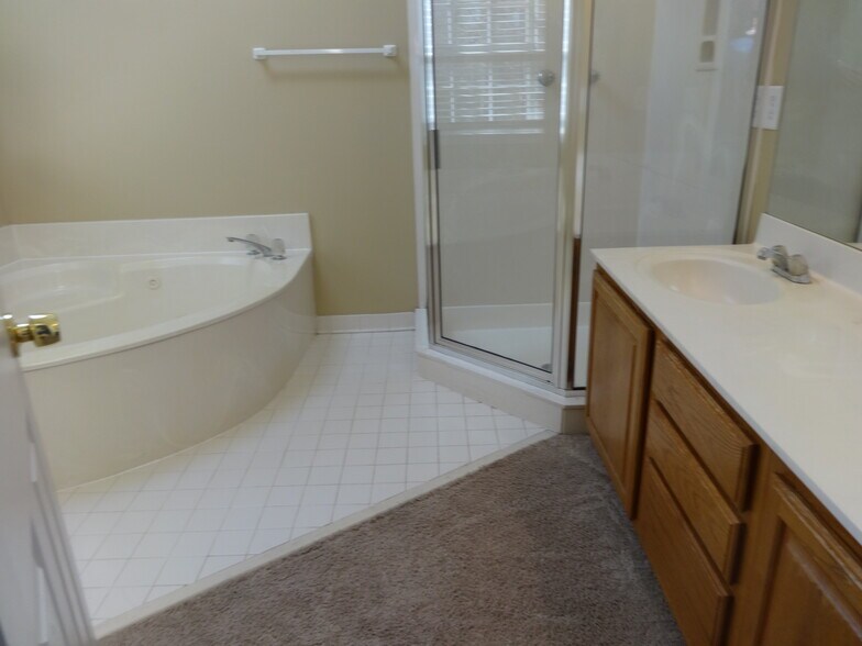 Building Photo - 1358 Velvet Creek Way SW