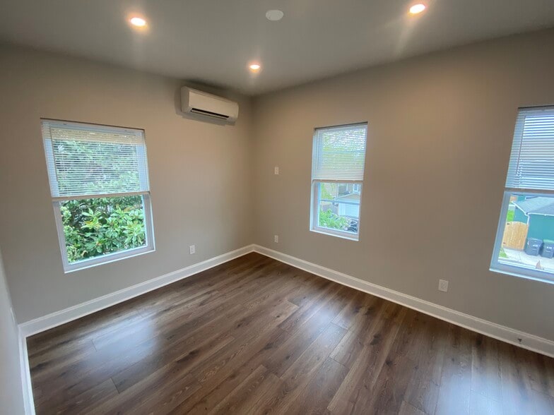 Front bedroom - 417 Jones St
