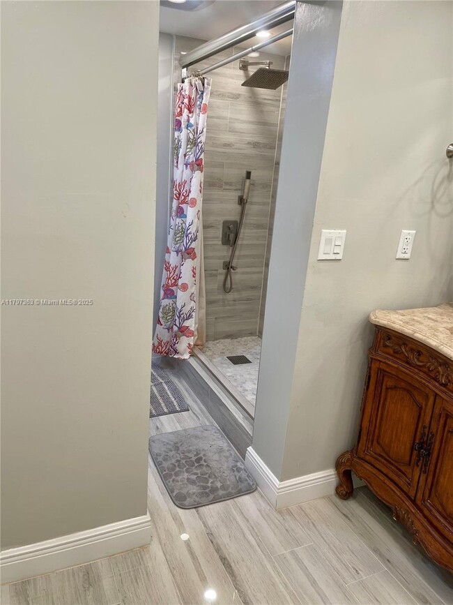 Building Photo - 6695 Racquet Club Dr
