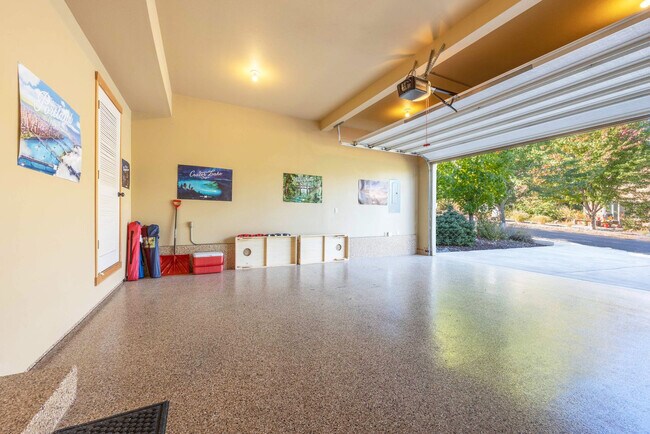 Building Photo - 1021 Redtail Loop