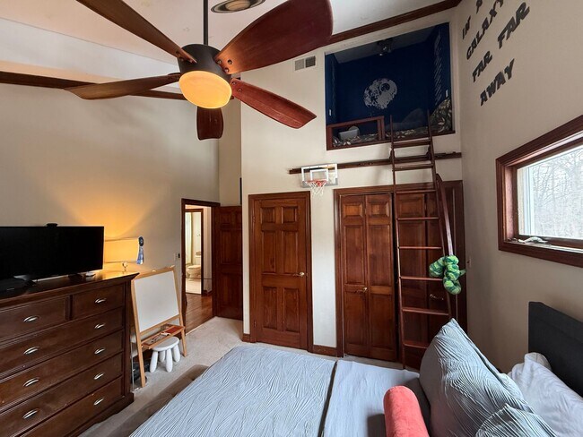 Building Photo - Spectacular 3 Bed/2.5 Bath Colonial in Freeport!