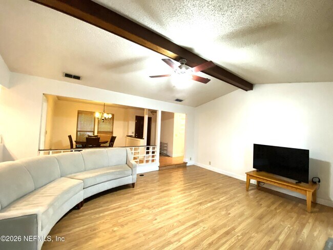 Building Photo - 7252 Holiday Hill Ct