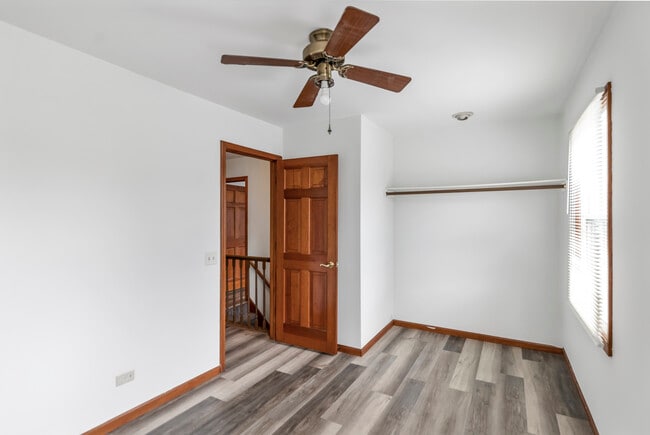 Building Photo - 30W274 Brighton Ct