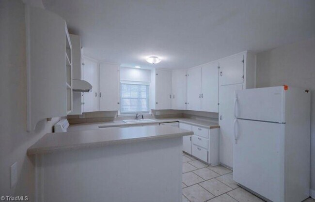 Building Photo - Beautiful 3/ 1 Home for Rent!