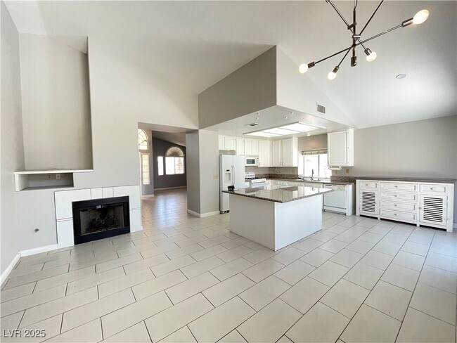 Building Photo - 1332 Royal Creek