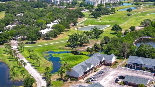 Building Photo - 200 Country Club Dr
