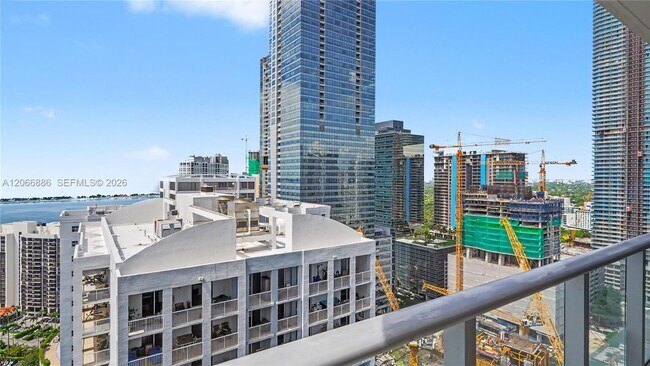 Building Photo - 1300 Brickell Bay Dr