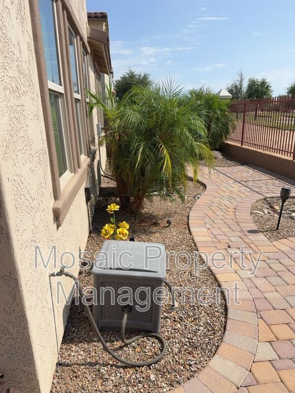 Building Photo - 6543 S San Jacinto St