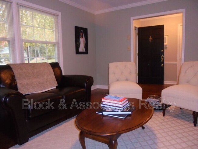 Building Photo - 2314 Dover Pl