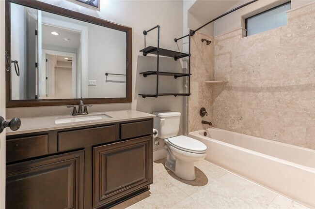 Building Photo - 307 Snover St