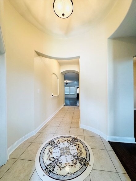 Building Photo - 1713 Fair Oaks Ln