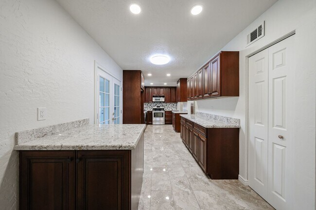 Building Photo - 2851 E Acoma Dr
