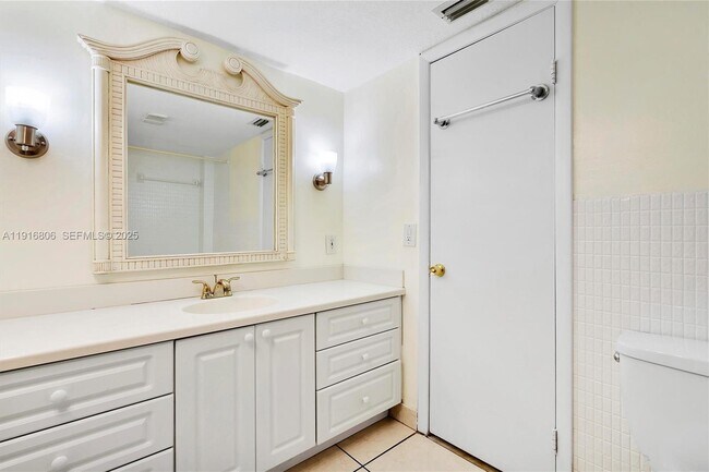 Building Photo - 1700 NE 191st St