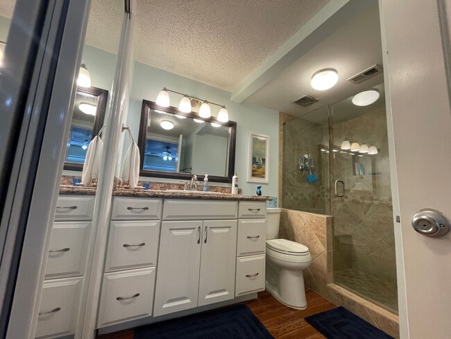 Building Photo - 2100 W Beach Drive