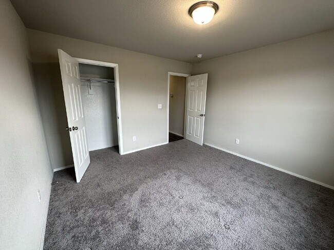 Building Photo - 6801 SW Pilgrim Rd