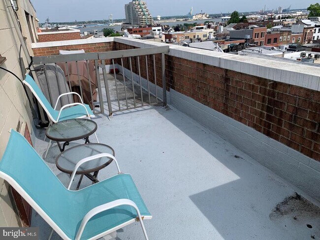 Building Photo - 200-10 Lombard St