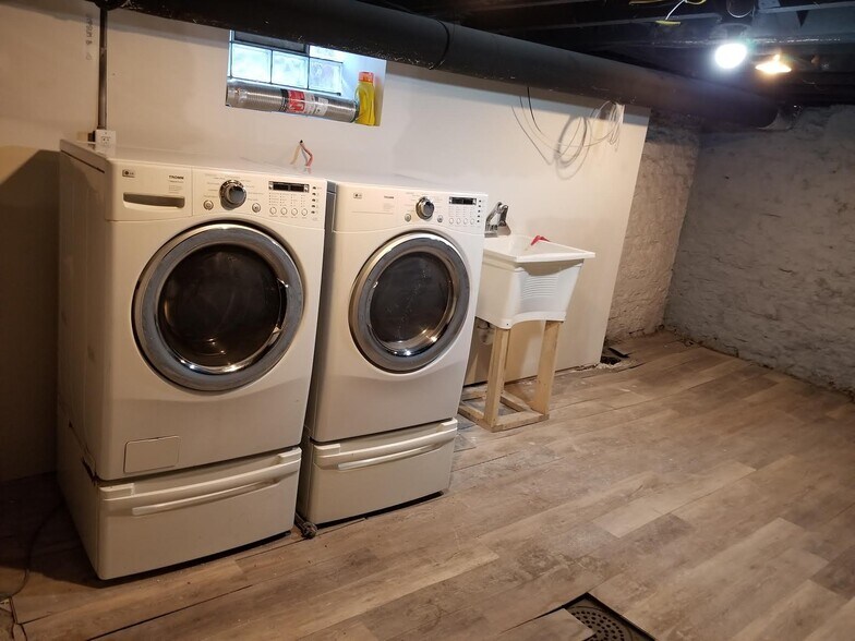 Building Photo - 474 Dayton St