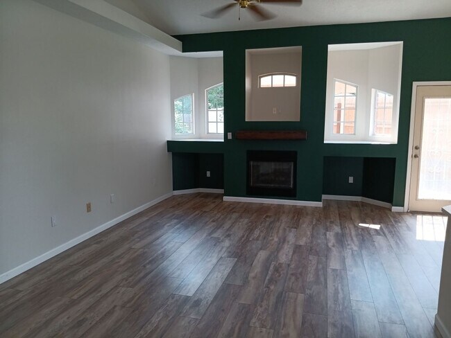 Building Photo - Spacious 4-bedroom, 2-bathroom home! Comin...