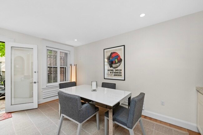 Building Photo - 342 Marlborough St