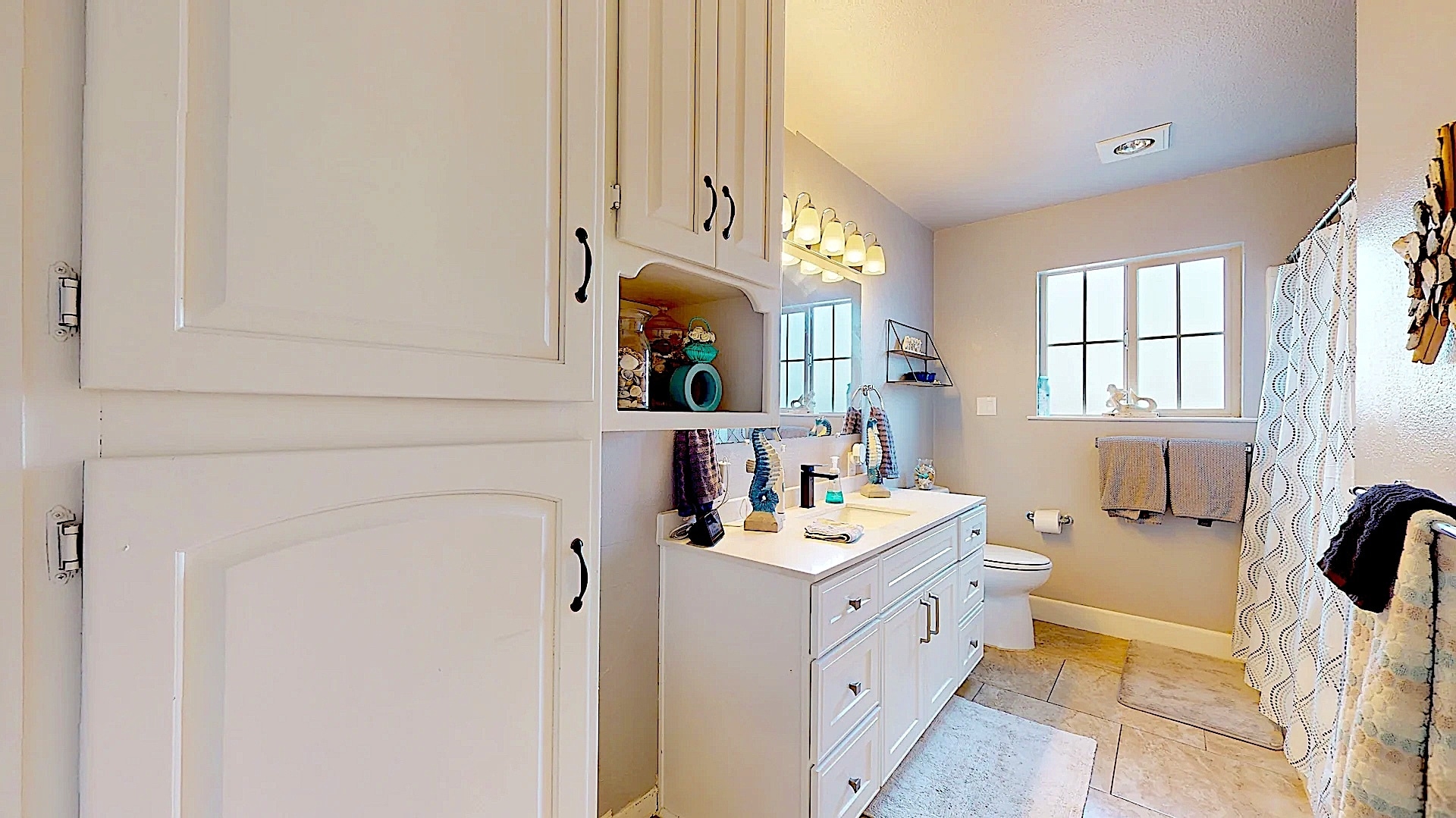 Building Photo - 204 N Santa Ana Ave