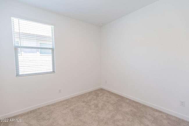 Building Photo - 9323 W Glenrosa Ave