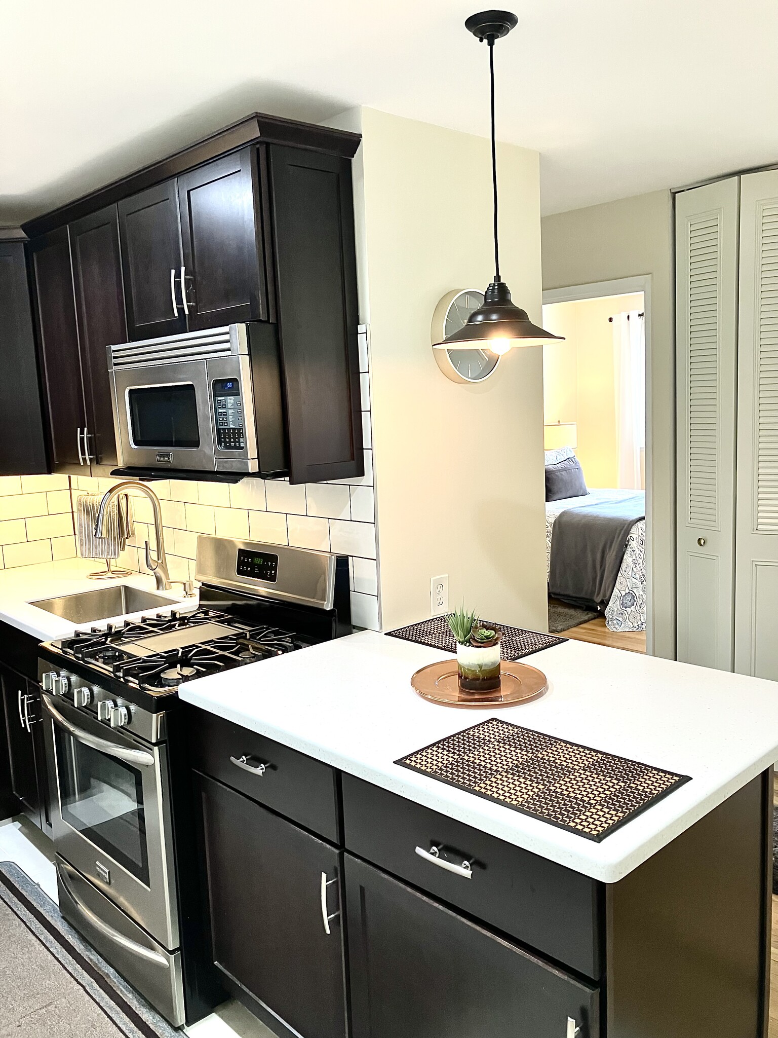 Building Photo - 515 W Wrightwood Ave