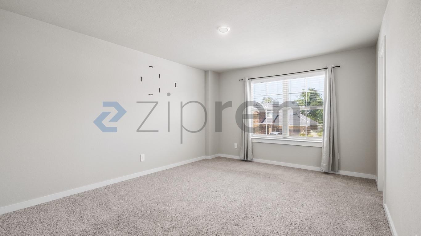 Building Photo - Unit