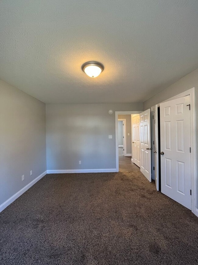 Building Photo - Now Leasing! Move In Ready home with 2 car garage and fenced in backyard!