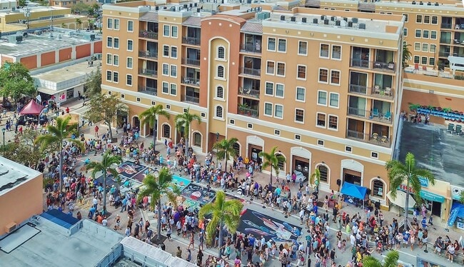 Building Photo - 511 Lucerne Ave