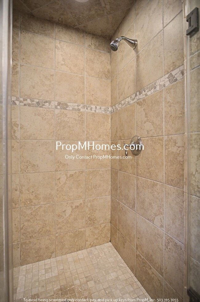 Building Photo - Unique Luxury Three Bedroom Home in Hallinan!