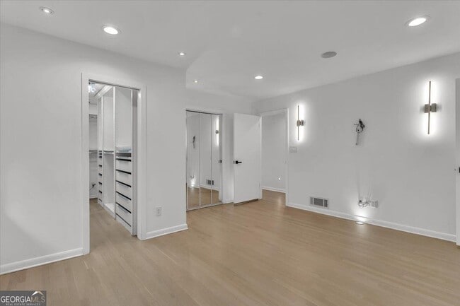 Building Photo - 2605 McKinnon Dr