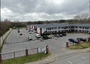 Building Photo - 775 W Sycamore St