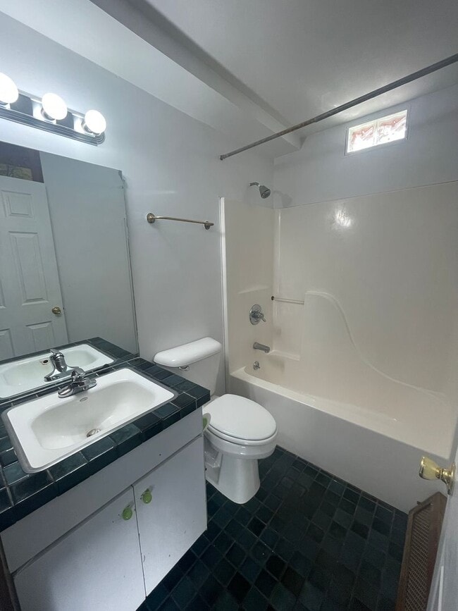 Building Photo - 4 Bed / 2 Bath Home Near Virginia Park | Flexible Move-in Date