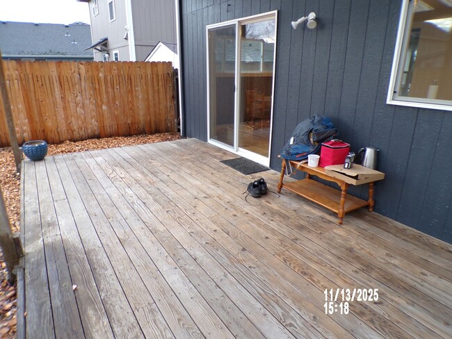 Building Photo - Charming house close to parks